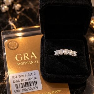 Moissanite Ring Size 8 w/ GRA Certificate Sparkly Band